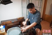巴彦淖尔成都“90后”小伙“十年磨一剑”：从爱好者到守艺人 传播中国文化