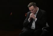 巴彦淖尔特斯拉股价收涨超3%：特朗普无意沟通，马斯克父亲劝儿子低头